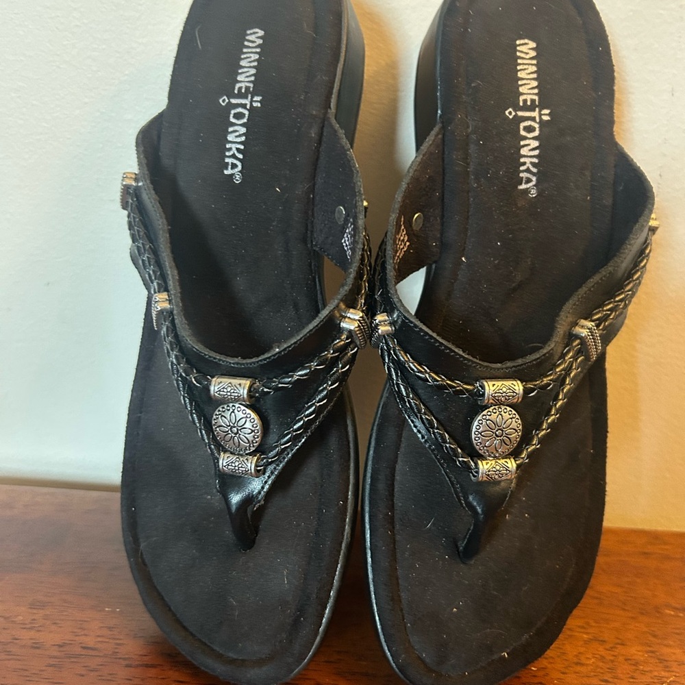 Gently Used Small Wedge Minnetonka Black and Silver Women's Sandals